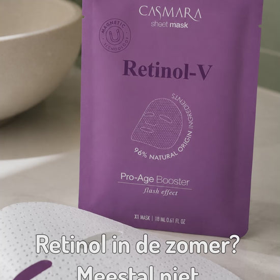 Het Casmara Retinol-V Pro Age Booster Mask bevat bakuchiol (plantaardig retinol-alternatief) en niacinamide voor totale correctie van verouderingstekenen, inclusief rimpels, pigmentvlekken en ongelijke teint, in een comfortabele 15-minuten behandeling.