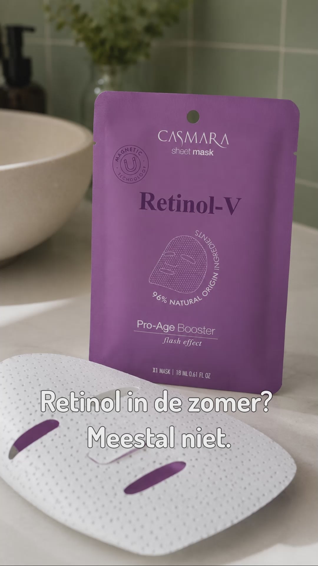 Het Casmara Retinol-V Pro Age Booster Mask bevat bakuchiol (plantaardig retinol-alternatief) en niacinamide voor totale correctie van verouderingstekenen, inclusief rimpels, pigmentvlekken en ongelijke teint, in een comfortabele 15-minuten behandeling.